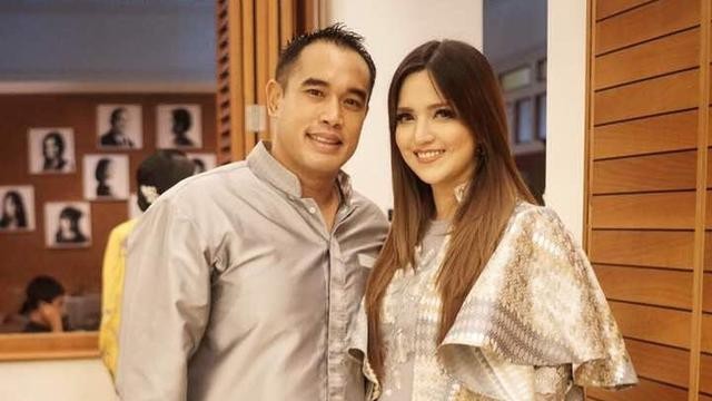 Pasangan Nia Ramadhani dan Ardi Bakrie. (Foto: Instagram)