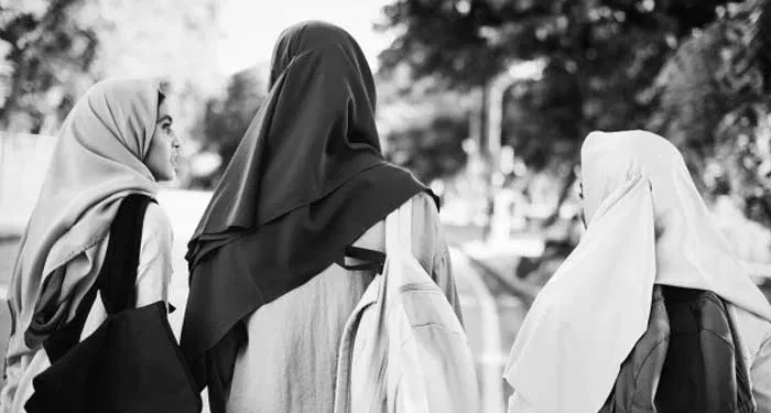 Pergaulanan di antara Muslimah, saling menutup aib dianjurkan Islam. (Foto: Istimewa)