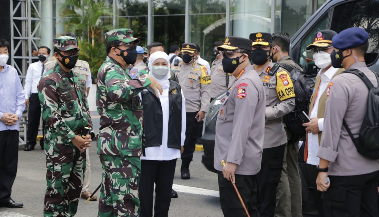 Kapolri Jenderal Listyo Sigit Prabowo ketika meninjau vaksinasi massal di Mal Grand City, Surabaya, Jumat, 9 Juli 2021. (Foto: Istimewa)