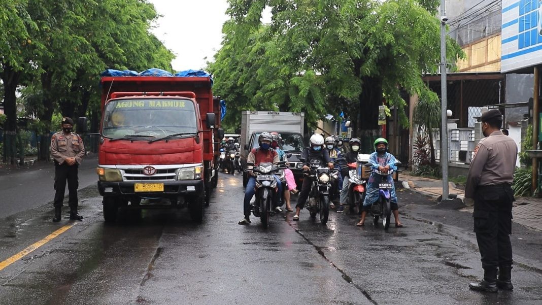 Suasana mengheningkan cipta di Kabupaten Pasuruan ditujukan agar kondisi negera segera pulih