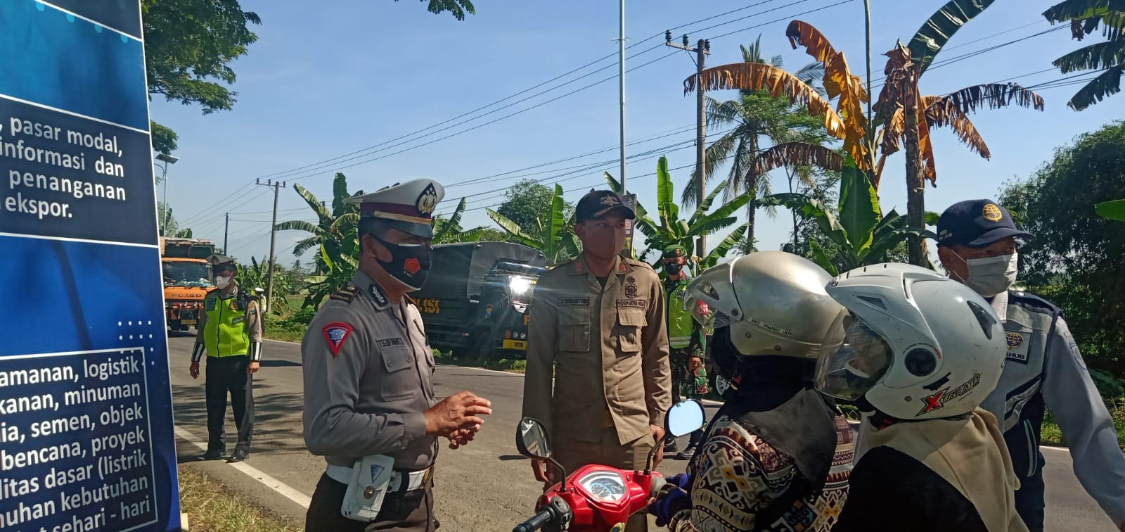 Penyekatan di jalur masuk Kabupaten Lumajang (Foto : Istimewa)