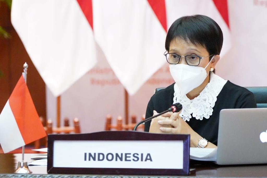 Menteri Luar Negeri RI, Retno L.P. Marsudi kembali memimpin pertemuan virtual COVAX AMC Engagement Group (EG) ke-5 bersama Menteri Kesehatan Ethiopia (Lia Tadesse) dan Menteri Pembangunan Internasional Kanada (Karina Gould), Senin 12 Juli 2021 secara daring. (Foto: Kemenlu RI)