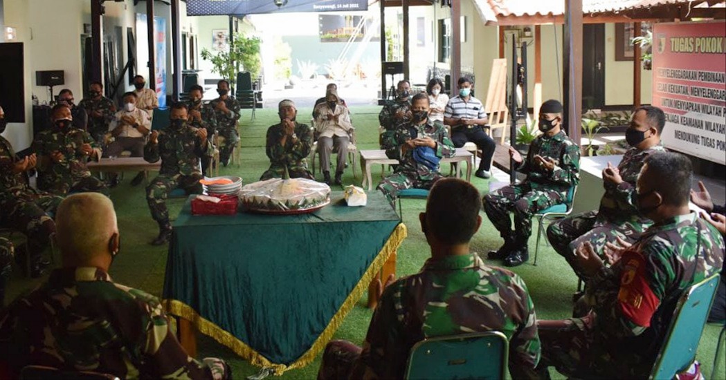 Doa bersama untuk memohon pandemi Covid-19 segera berakhir. Acara ini digelar di Kodim 0825 Banyuwangi. (Foto: Istimewa)