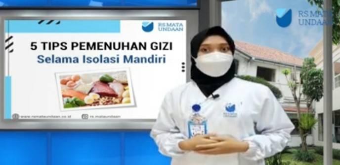 Ahli gizi RS Mata Undaan Surabaya, Arizta Primadiyanti, S.Gz.RD saat menyampaikan tips isoman dalam kanal YouTube RS Mata Undaan Surabaya. (Foto: Istimewa)