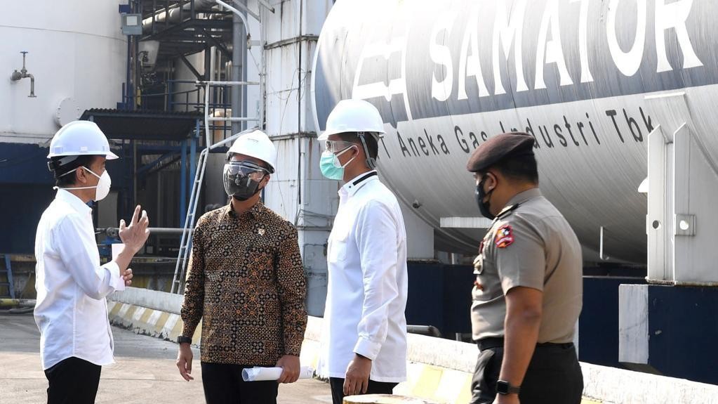 Presiden meninjau pabrik oksigen. (Foto: Setpres)