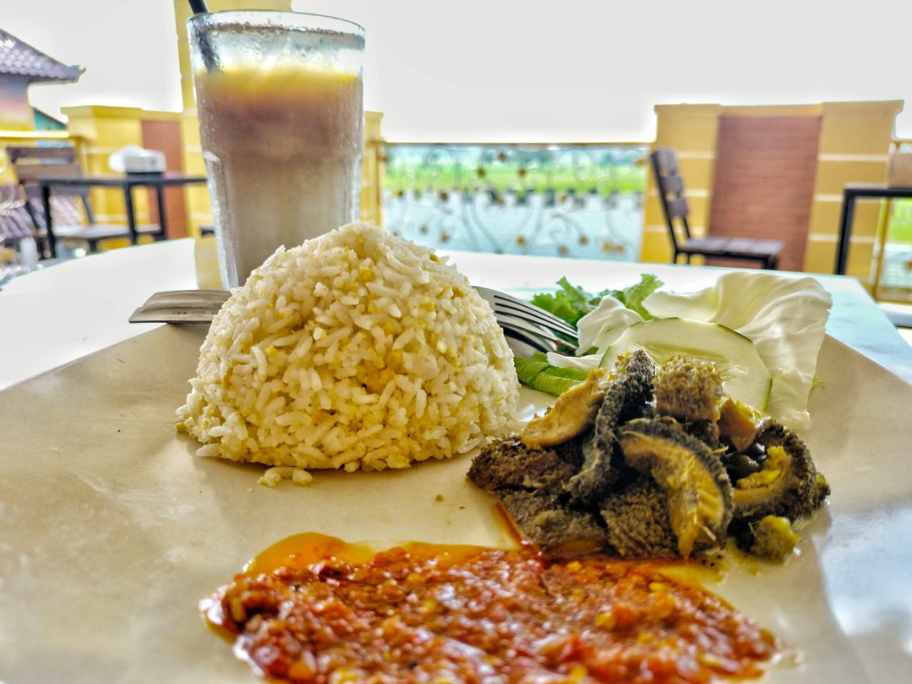 Menu nasi jagung babat yang disajikan di D’Jombang Cafe. (Foto: Istimewa)