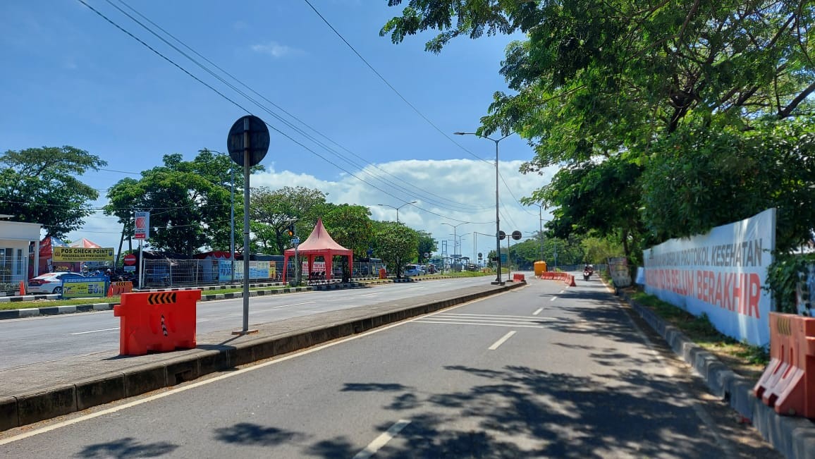 Kondisi Suramadu masih tampak lengang. (Foto: Fariz Yarbo/Ngopibareng.id)