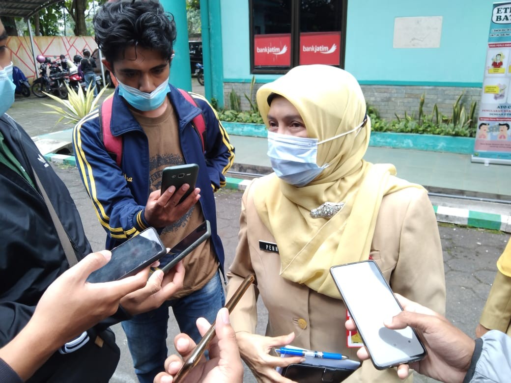 Kepala Dinsos-P3AP2KB Kota Malang, Penny Indriani saat ditemui di Kecamatan Kedungkandang, Kota Malang (Foto: Lalu Theo/ngopibareng.id)