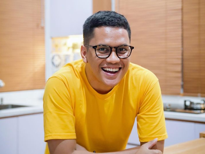 Arief Muhammad, Influencer sekaligus pengusaha yang berhasil menjual Nissan March bekas sejumlah Rp500 juta. (Foto: Instagram)