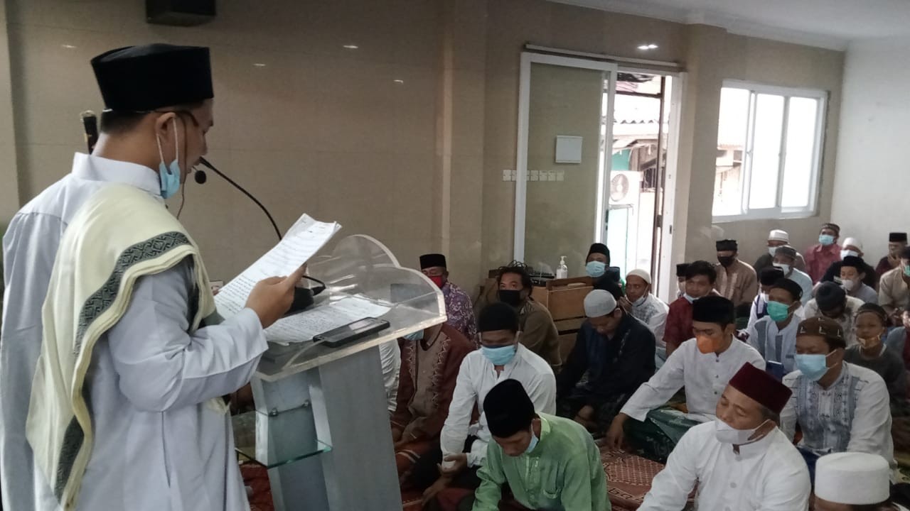 Imam dan Khotib salat Idul Adha di Kampung Rawa Jakarta Barat  Ustad Abdul Muhaimin ( foto:Asmanu/ngopibareng.id)