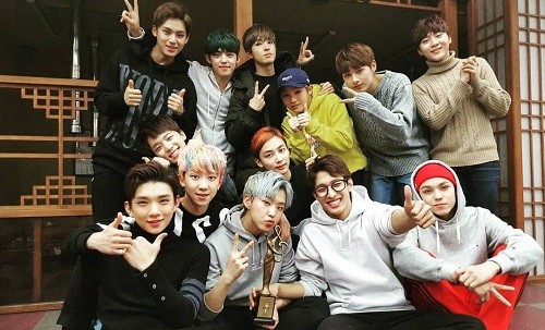 Boygroup SEVENTEEN telah resmi memperpanjang kontrak dengan agensi Pledis. (Foto: Instagram)