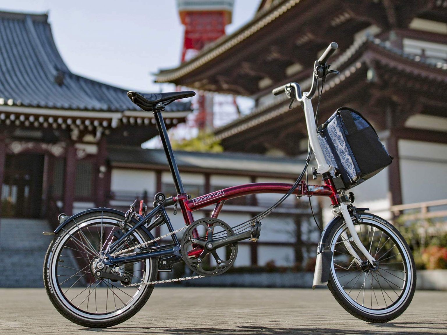 Brompton & Brooks x Team GB membuat sepeda lipat edisi khusus dan dibanderol 1835 Poundsterling dan hanya dijual secara online. (Foto: Istimewa)