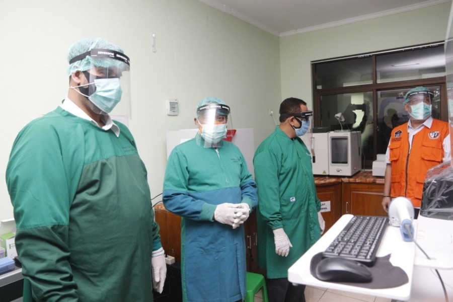 Suasana di ruang laboratorium RSUD dr. Mohamad Saleh, Jalan Pandjaitan, Kota Probolinggo. (Foto: Ikhsan Mahmudi/Ngopibareng.id