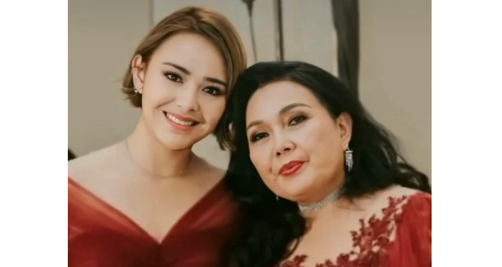 Amanda Manopo dan mendiang ibunya, Henny Agustina Manopo. (Foto: Instagram)