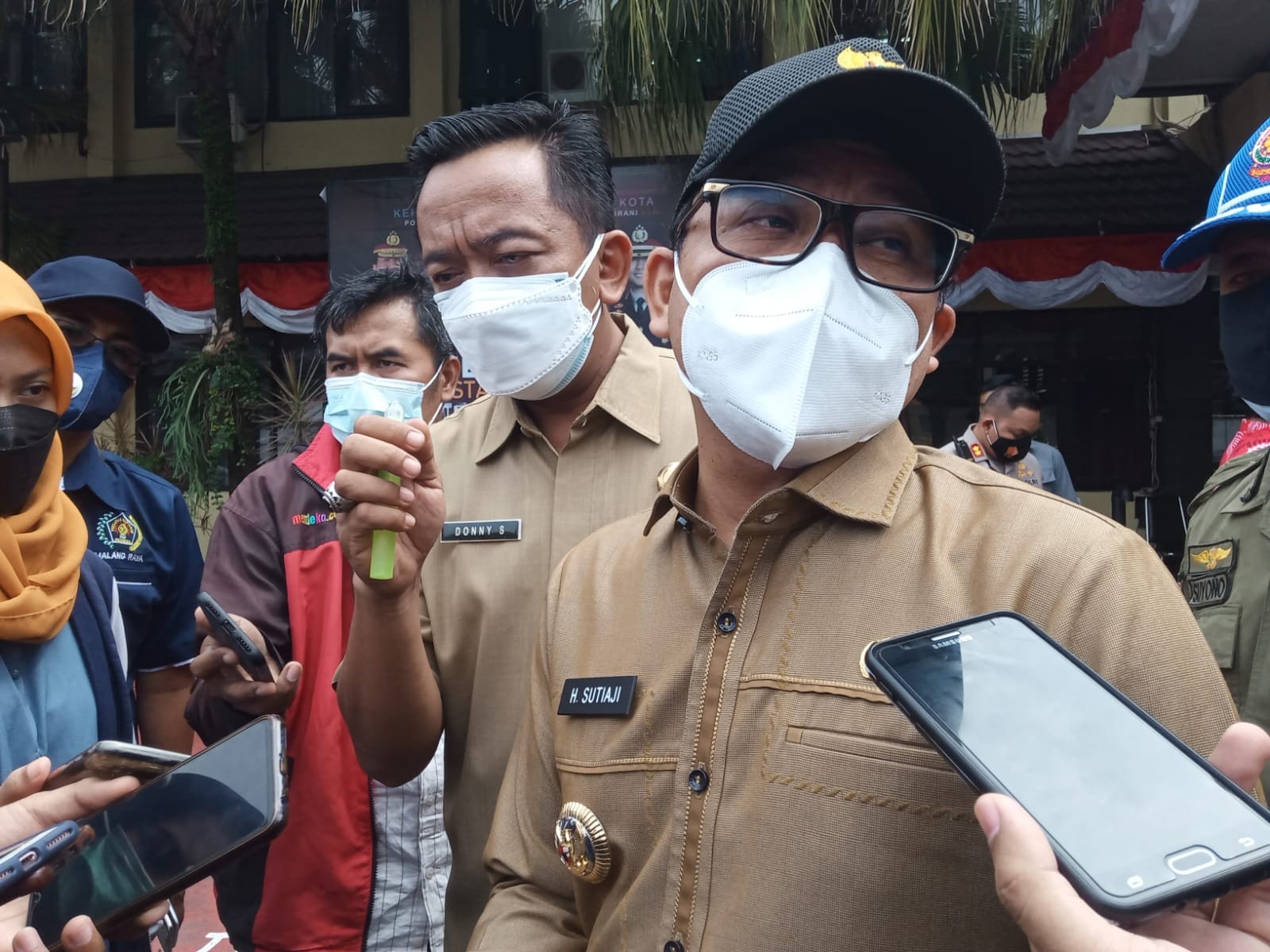 Walikota Malang, Sutiaji saat berada di Mako Polresta Malang Kota (Foto: Lalu Theo/ngopibareng.id)