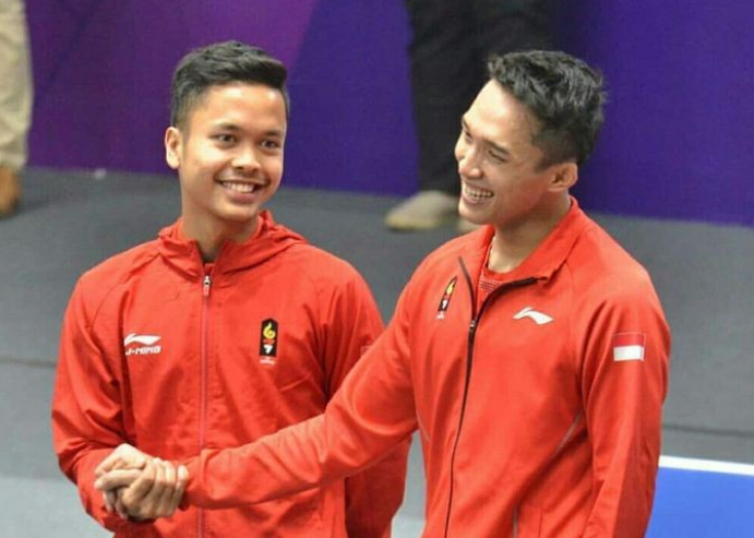 Anthoni Ginting (kiri) dan Jonathan Christie (kanan), kedua perwakilan Indonesia cabang bulu tangkis tunggal putera di Olimpiade Tokyo 2020 (Foto: Twitter)