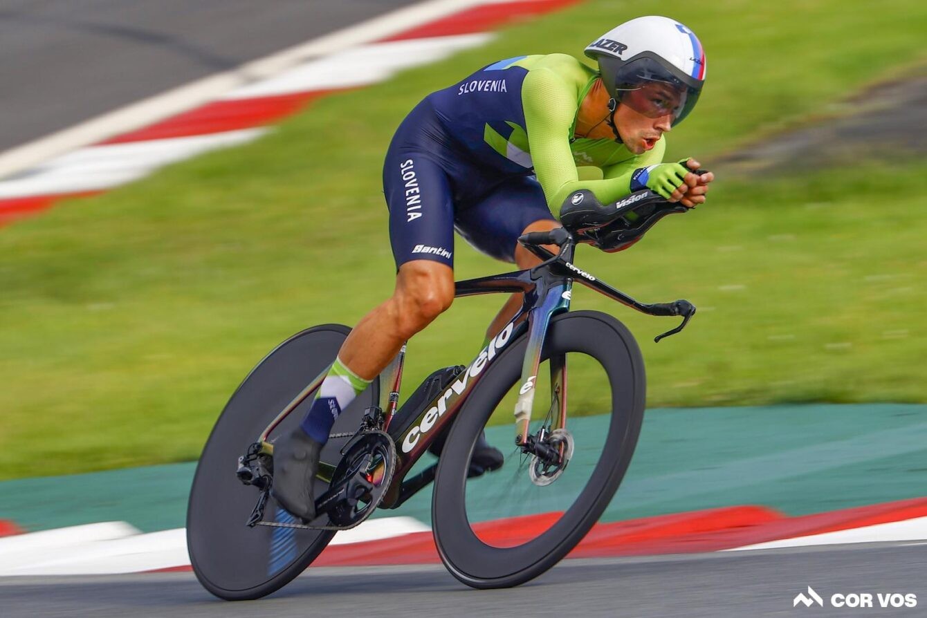 Primoz Roglic (Slovenia) berhasil menjadi juara satu Olimpiade Tokyo 2020 cabang olahraga (cabor) balap sepeda time trial. (Foto: Istimewa)