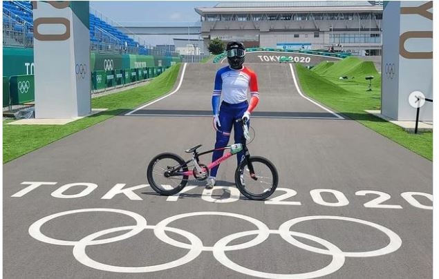 Salah satu atlet BMX yang menggunakan BMX Thrill buatan Gresik Jawa Timur. (Foto: Tangkapan layar)