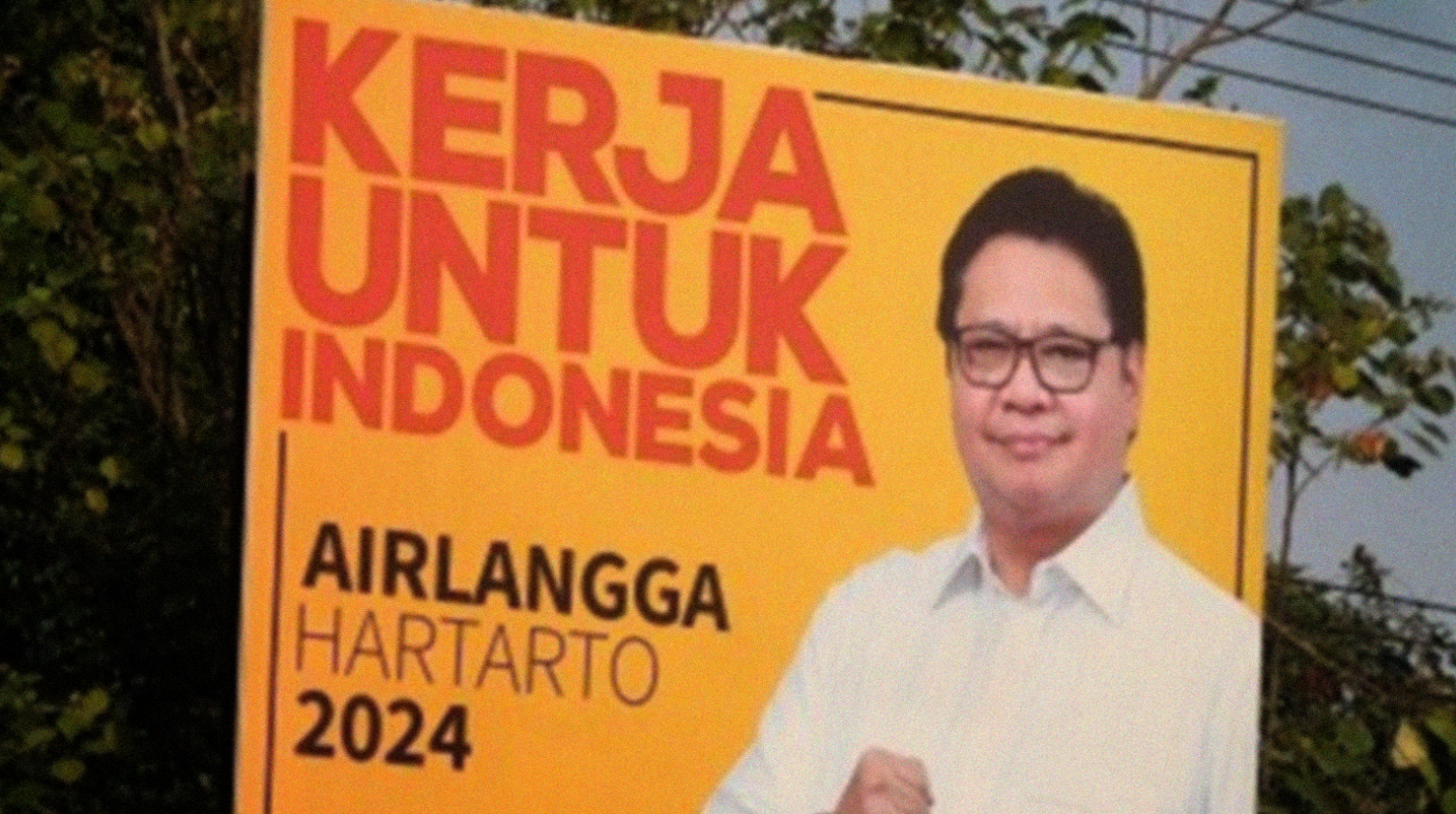 Baliho Menko Perekonomian sekaligus Ketua Umum Partai Golkar, Airlangga Hartarto Capres 2024. (Foto: Istimewa)