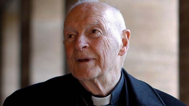 Mantan Kardinal Theodore McCarrick, yang telah diberhentikan Vatikan didakwa melakukan pelecehan seksual pada seorang remaja tahun 1974. (Foto:Reuters/AlJazeera)