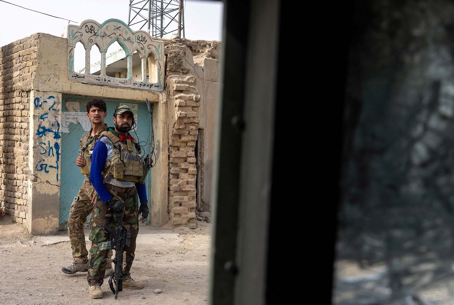 Anggota Pasukan Khusus Afghanistan berkumpul kembali setelah bentrokan hebat dengan Taliban selama misi penyelamatan seorang polisi yang terkepung di sebuah pos pemeriksaan, di provinsi Kandahar, Afghanistan, Selasa 13 Juli 2021. (Foto: reuters)