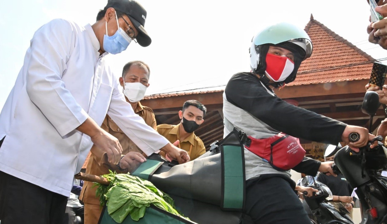 Saifullah Yusuf atau Gus Ipul saat meresmikan Madinah Mart, Senin 2 Agustus 2021. (Foto: Istimewa)