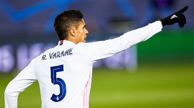 Raphael Varane absen di laga perdana Manchester United kontra Everton. (Foto: Twitter/@raphaelvarane)