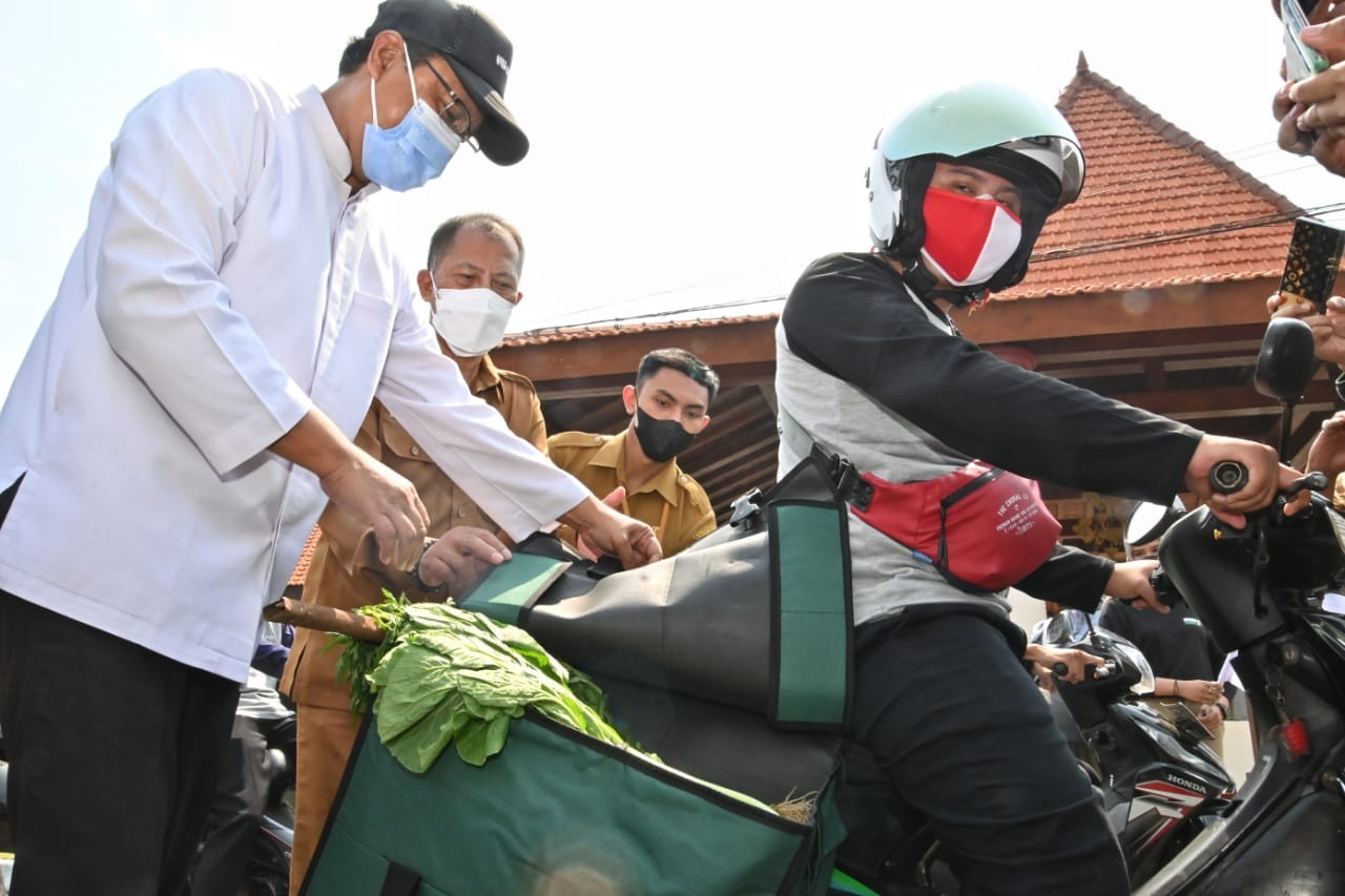 Walikota Pasuruan Saifullah Yusuf melaunching layanan Madinah Mart. (Foto: Istimewa)