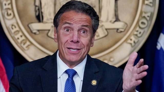 Gubernur New York Andrew Cuomo diminta mundur oleh Presiden Joe Biden dan elit Partai Demokrat,  karena lecehkan 11 wanita. (Foto:AP/Al Jazeera)