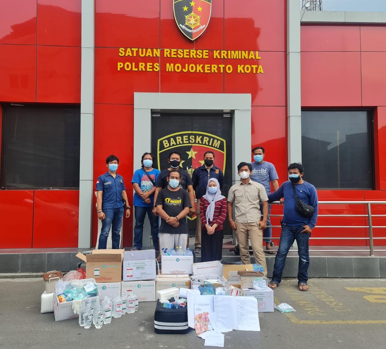 Pelaku saat dibekuk Satreskrim Polres Mojokerto Kota.(foto Istimewa)