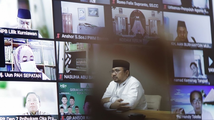 Menag Yaqut Cholil Qoumas dan tokoh agama dalam webinar. (Foto: Kemenag)