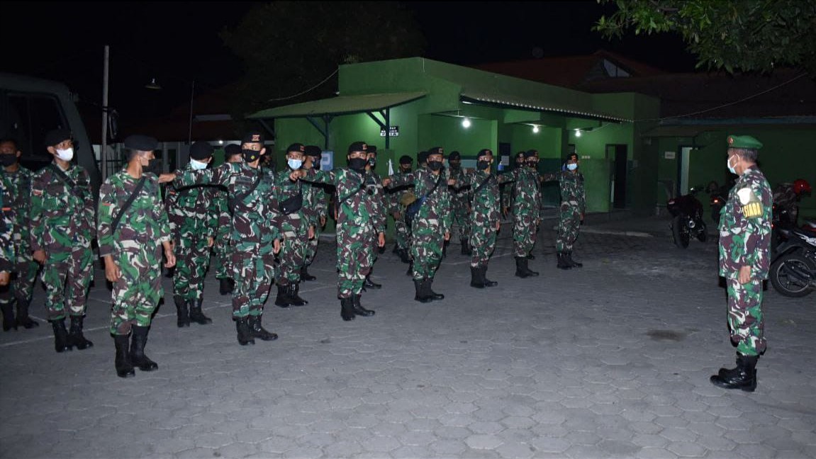 Prajurit Yonkav 3 Malang mendapatkan pengarahan sebelum digeser ke Koramil untuk mbantu penanganan covid-19 (foto: istimewa)