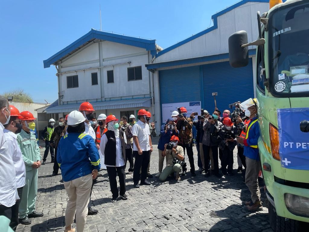 PT Smelting menggelar vaksinasi untuk karyawan, keluarga, pekerja kontraktor dan warga sekitar yang dihadiri Menteri Perindustrian RI Agus Gumiwang, Gubernur Jawa Timur Khofifah Indar Parawansa, dan Bupati Gresik Fandi Ahmad Yani. (Foto: istimewa)