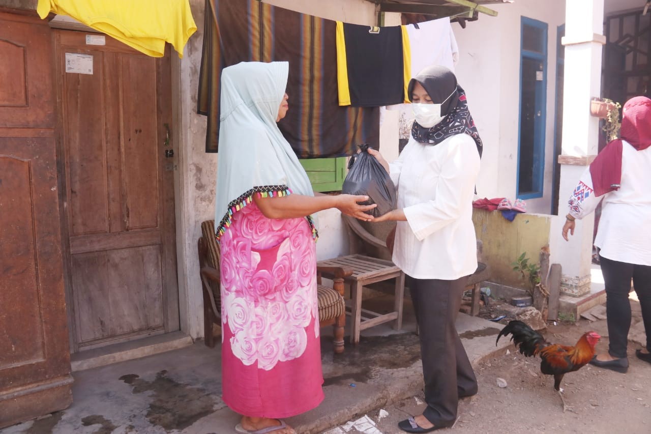 Semangat berbagi Dinas Kominfotik Kota Pasuruan. (Foto: istimewa)