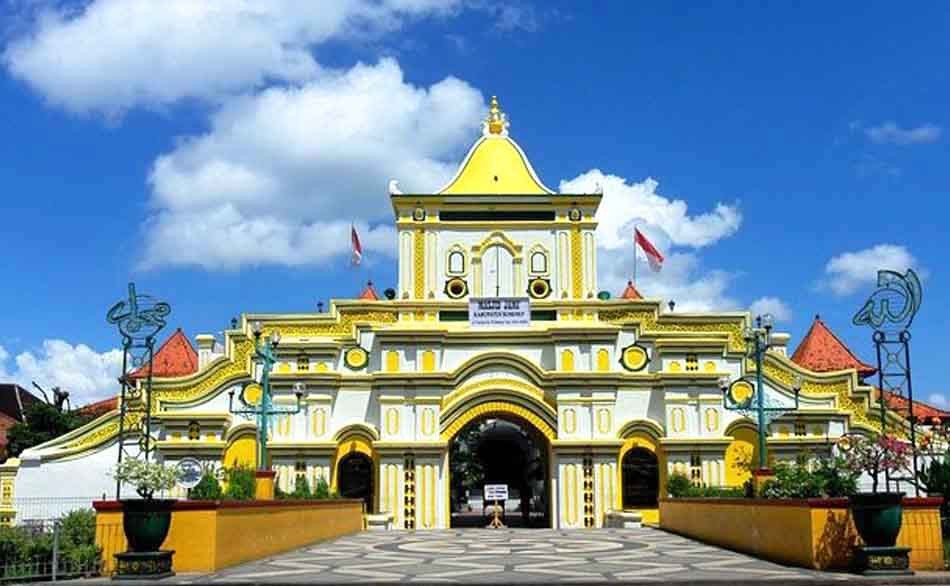 Masjid Agung Sumenep dengan arsitektural khas Islam-Tionghoa. (Foto: Istimewa)