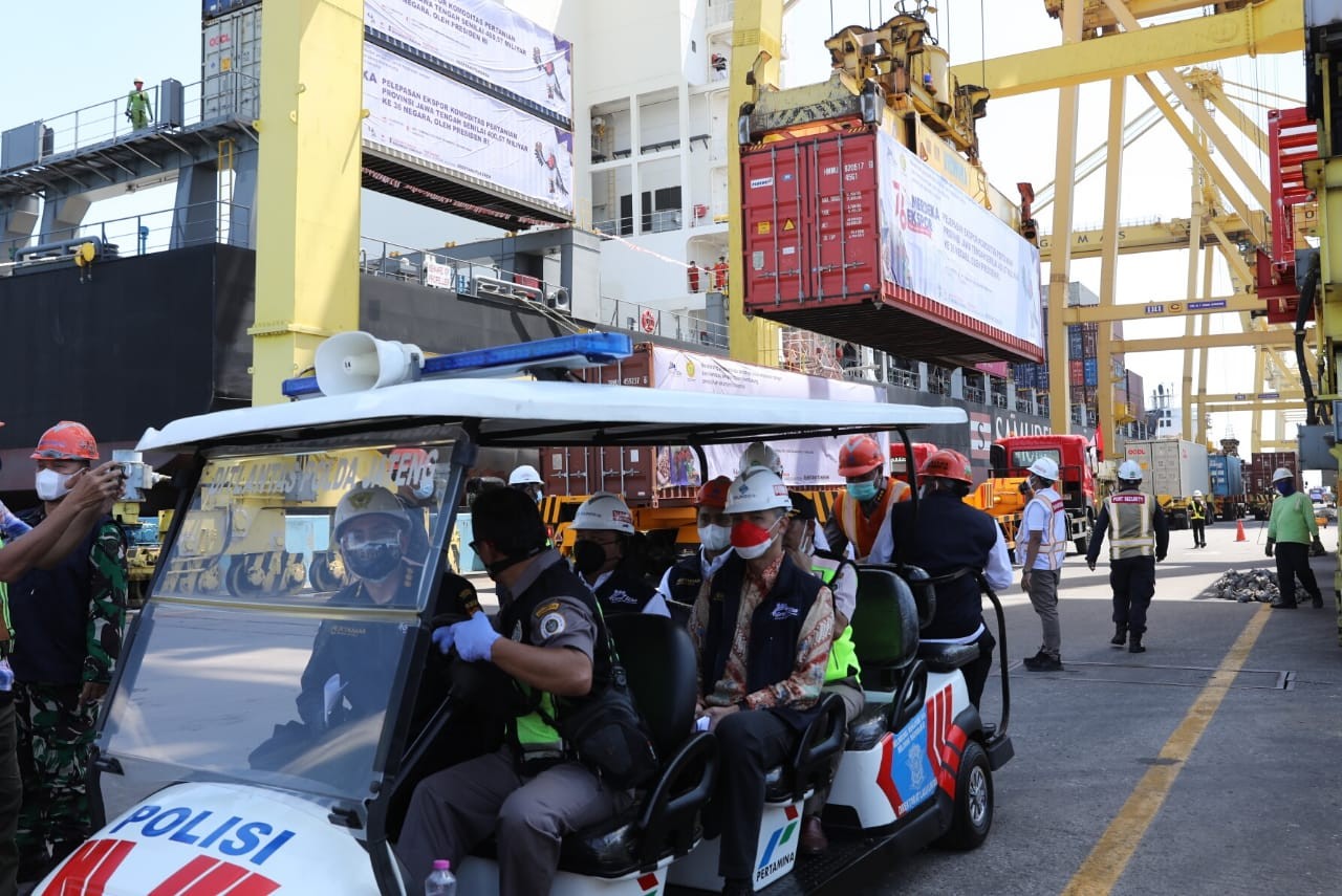 Gubernur Jawa Tengah Ganjar Pranowo mengajukan Pelabuhan Tanjung Emas Semarang menjadi pelabuhan hortikultura guna meningkatkan nilai ekspor komoditas pertanian di Jawa Tengah. (Foto: Dok Jateng)