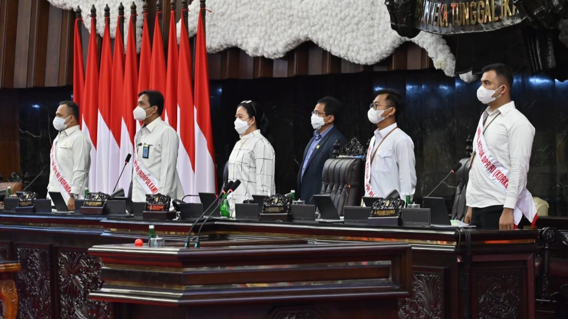 Ketua DPR RI Puan Maharani bersama beberapa wakil ketua, di ruang sidang Nusantara I Gedung DPR MPR foto : istimewa)(