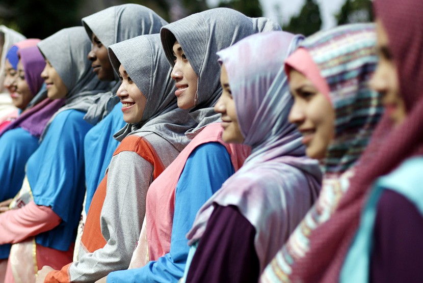 Muslimah boleh bersolek asal untuk suaminya. (Foto: Istimewa)