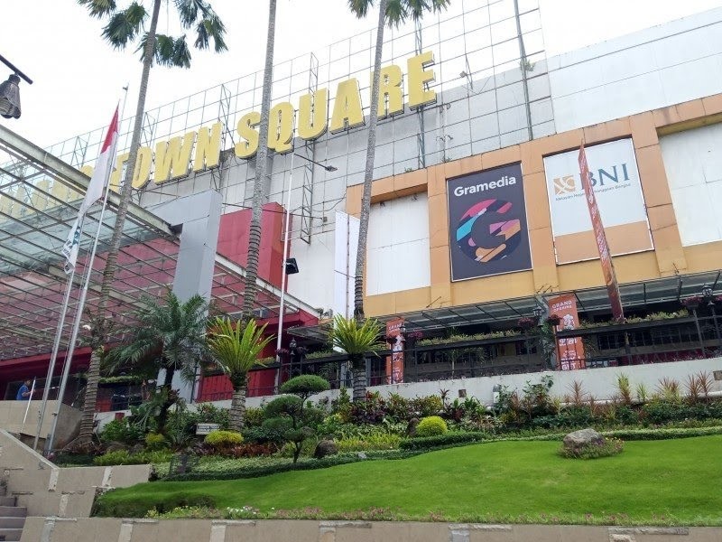 Salah satu mal di Kota Malang, yaitu Malang Town Square (Foto: Lalu Theo/Ngopibareng.id)