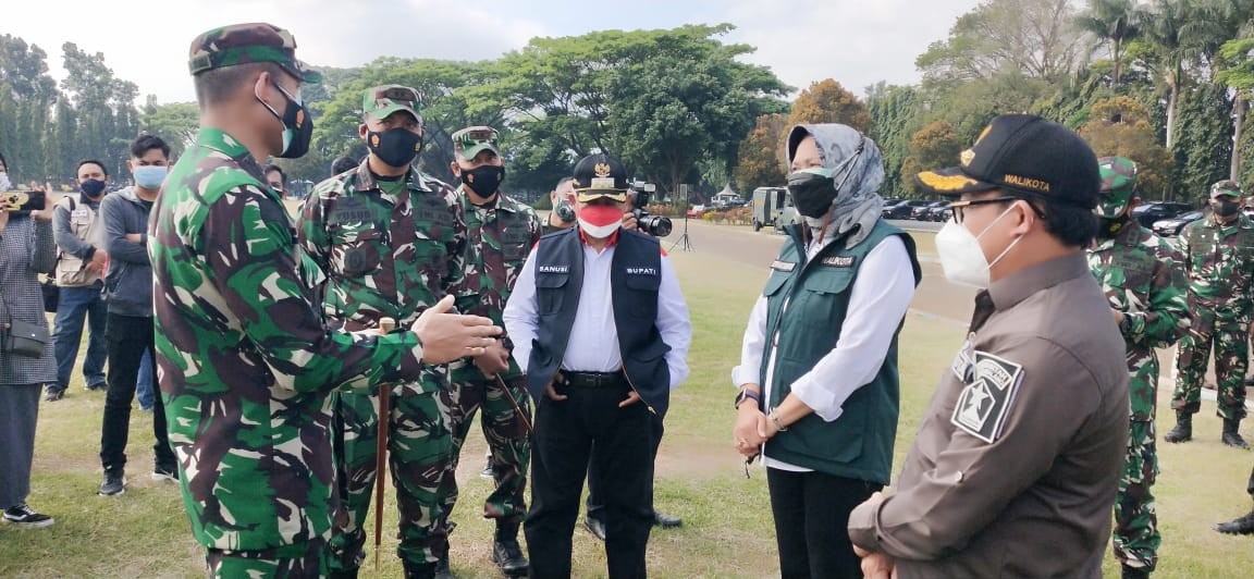 Pemda di Malang Raya saat berkoordinasi dengan Danrem 083/Bhaladhika Jaya, Kolonel Infanteri Irwan Subekti di Lapangan Rampal, Kota Malang. (Foto: Istimewa)