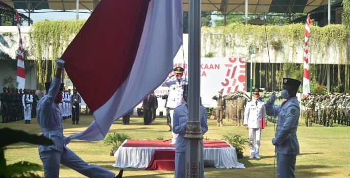 Upcara bendera peringatan HUT RI ke -76 di Halaman Pendopo Kabupaten Pasuruan.(Foto: Dok Pasuruan)