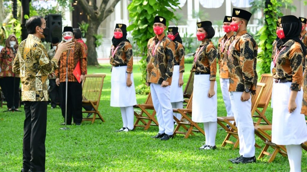 Presiden Jokowi menjamu anggota Paskibraka Nasional 2021, Rabu 18 Agustus 2021. (Foto: Setpres)