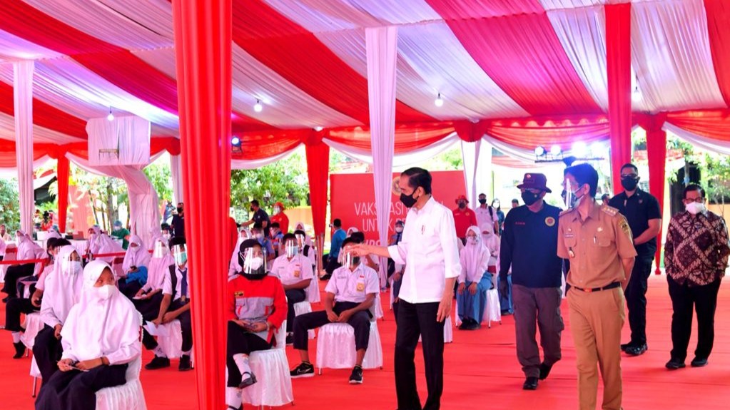 Presiden Jokowi meninjau vaksinasi pelajar di Madiun Jatim (Foto:Setpres)