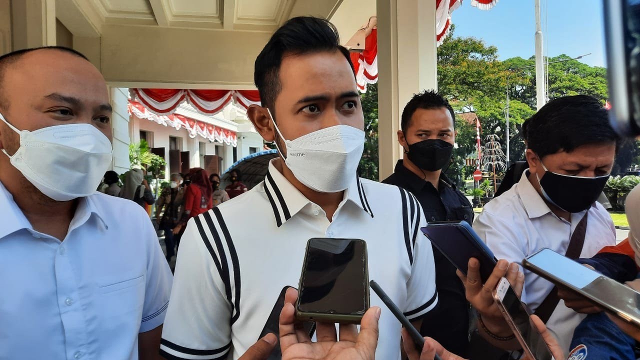 Presiden Klub Arema FC, Gilang Widya Pramana saat berada di Balaikota Malang (Foto: Lalu Theo/ngopibareng.id)