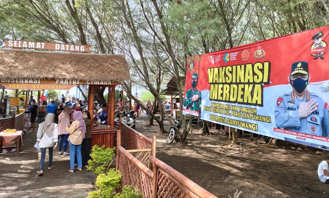 Vaksinasi untuk nelayan yang dilaksanakan di kawasan pantai Cemaran (foto: istimewa)