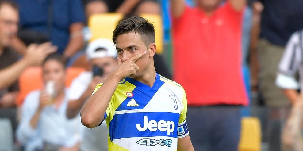 Gaya selebrasi Paulo Dybala usai mencetak gol ke gawang Udinese. (Foto: Twitter/@juventusfc)