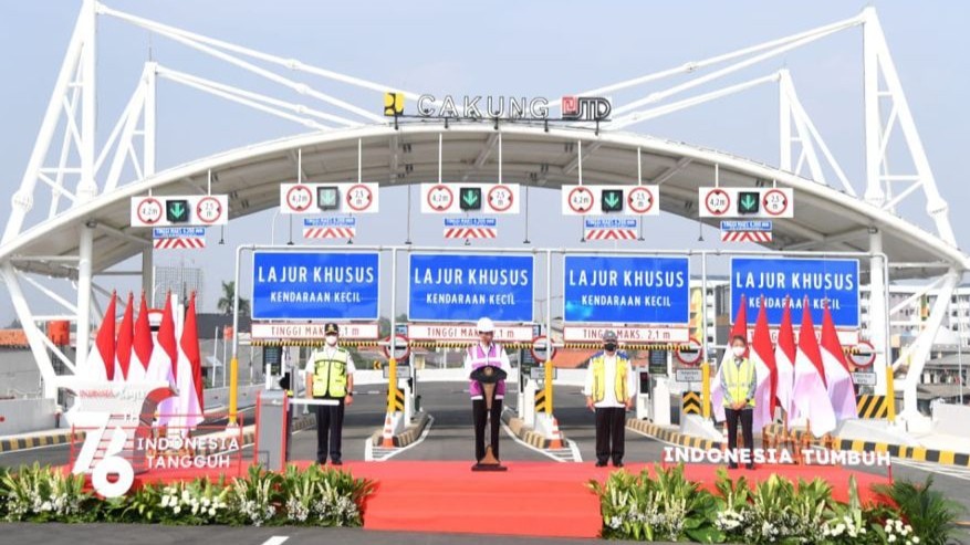 Presiden Joko Widodo meresmikan enam ruas jalan tol dalam kota Jakarta (Foto: Setpres)