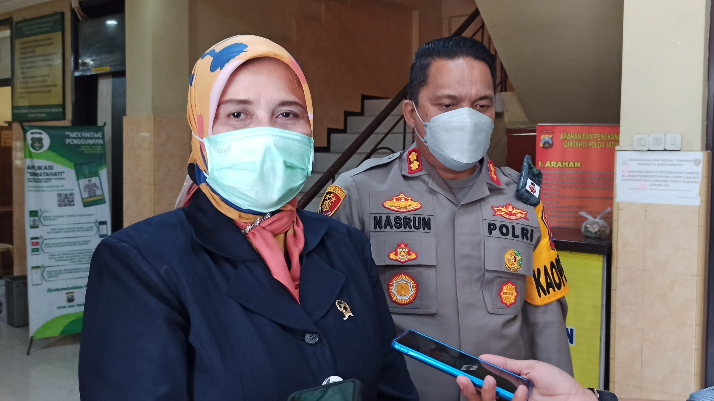 Ketua Pengadilan Negeri Banyuwangi Nova Flory Bunda dan Kapolresta Banyuwangi AKBP Nasrun Pasaribu (foto:Muh Hujaini/Ngopibareng.id)