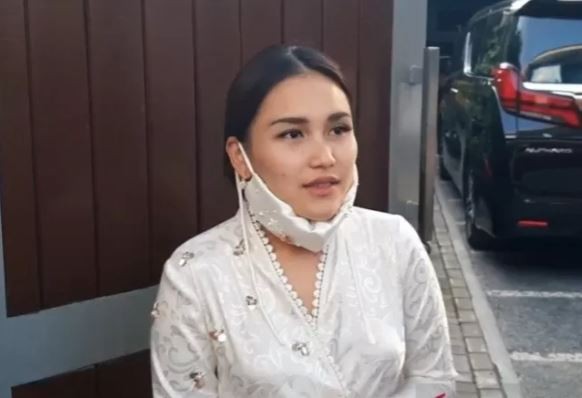 Langkah Ayu Ting Ting memolisikan hater berinisial KD memunculkan pendukung di sisi berbeda. Sosok baru menyampaikan dukungan pada KD. (Foto: ant)