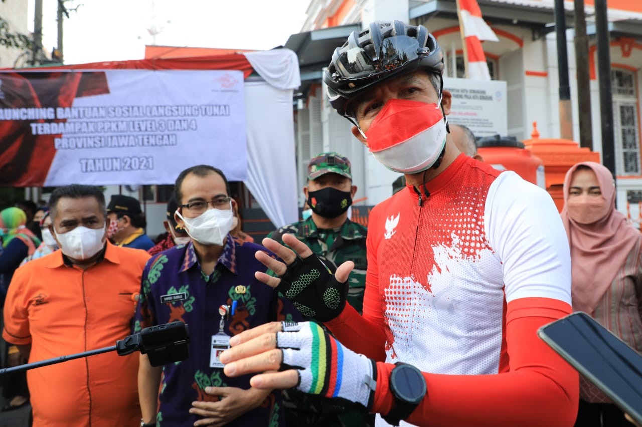 Ganjar meminta masyarakat tidak euforia dulu terhadap penurunan status PPKM di Jateng. (Foto: Dok Jateng)